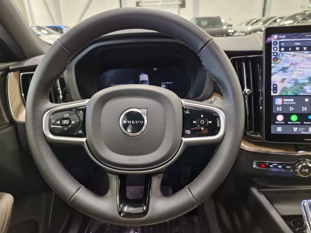 Volvo XC60 T6 AWD LONG RANGE ULTRA DARK.