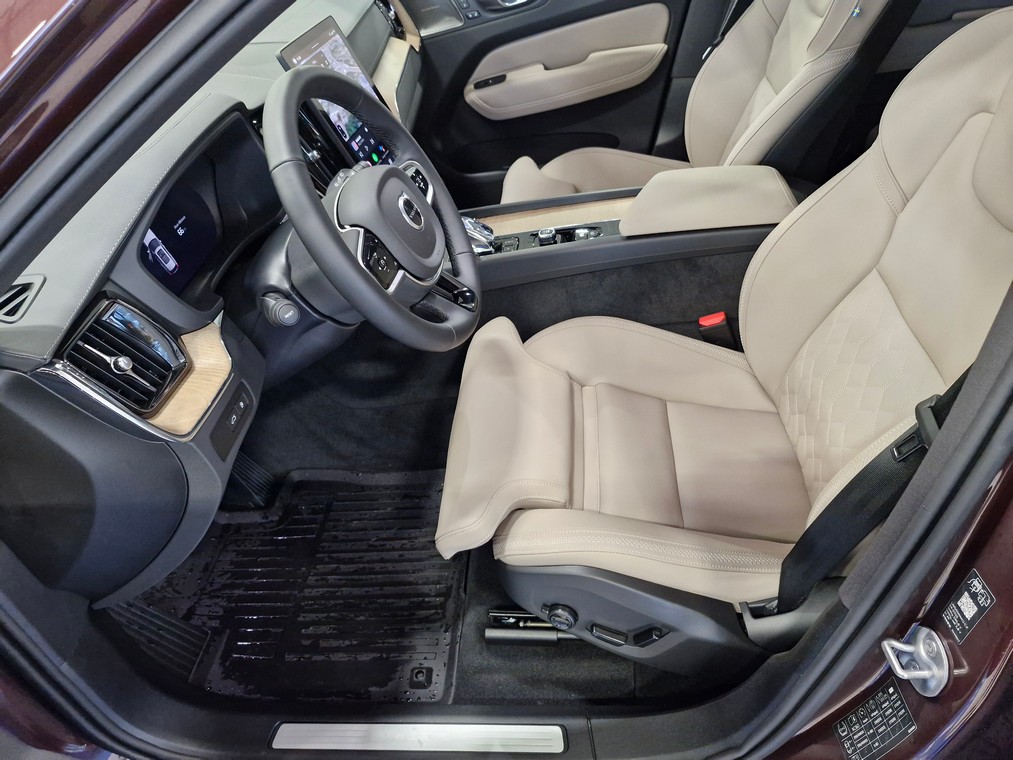 Volvo XC60 T6 AWD LONG RANGE ULTRA DARK.