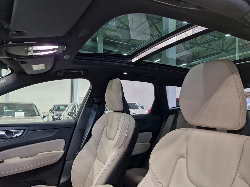 Volvo XC60 T6 AWD LONG RANGE ULTRA DARK.