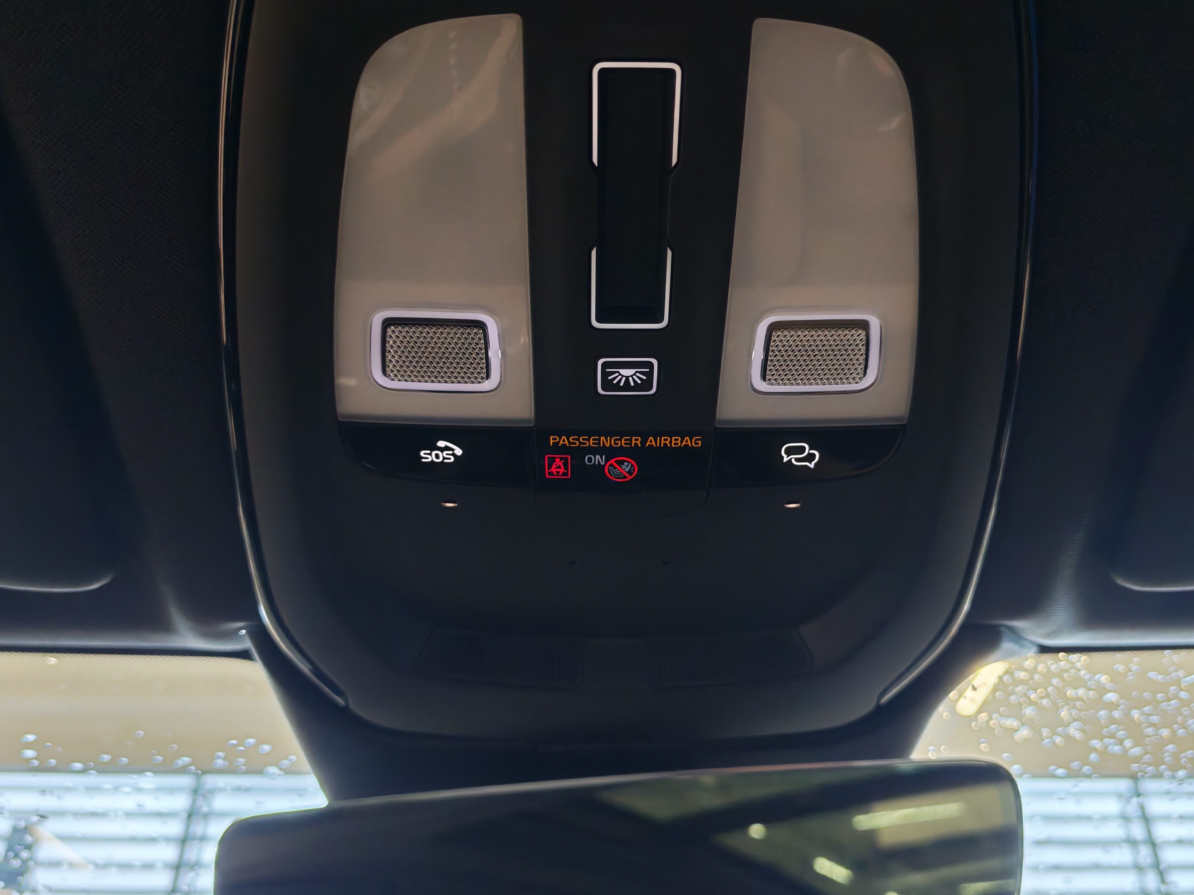 Volvo XC60 T8 AWD LONG RANGE HIGH PERFORMANCE ULTRA BRIGHT.