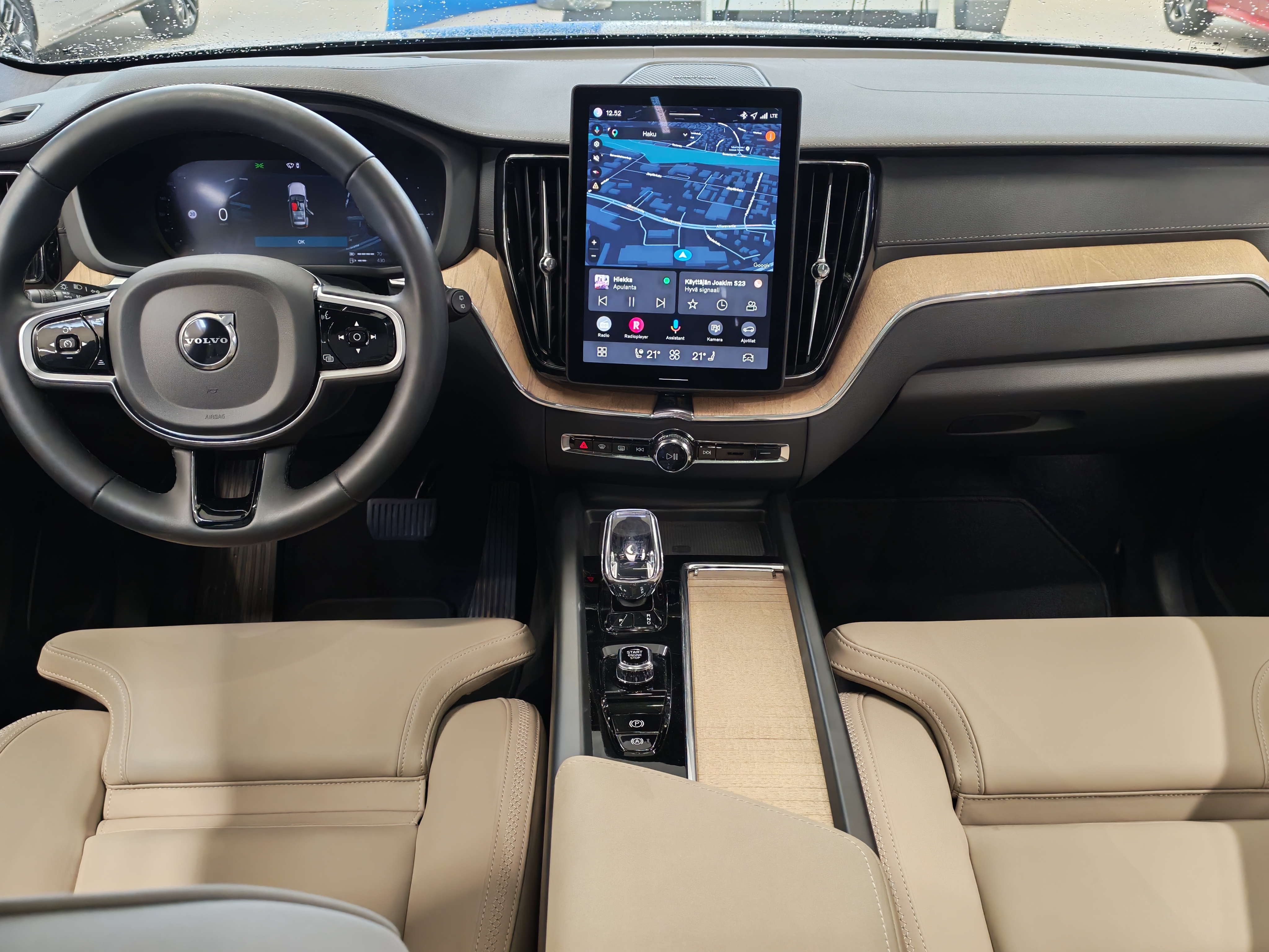 Volvo XC60 T8 AWD LONG RANGE HIGH PERFORMANCE ULTRA BRIGHT.