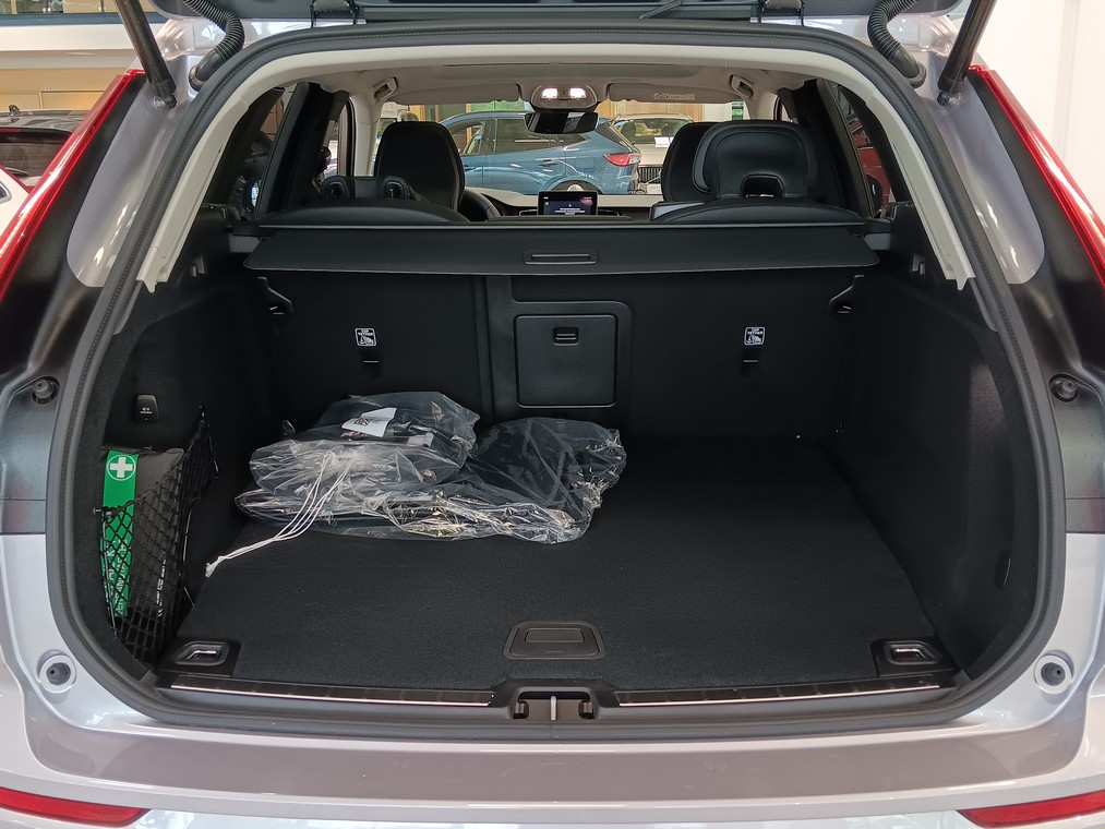 Volvo XC60 T8 AWD LONG RANGE HIGH PERFORMANCE ULTRA DARK