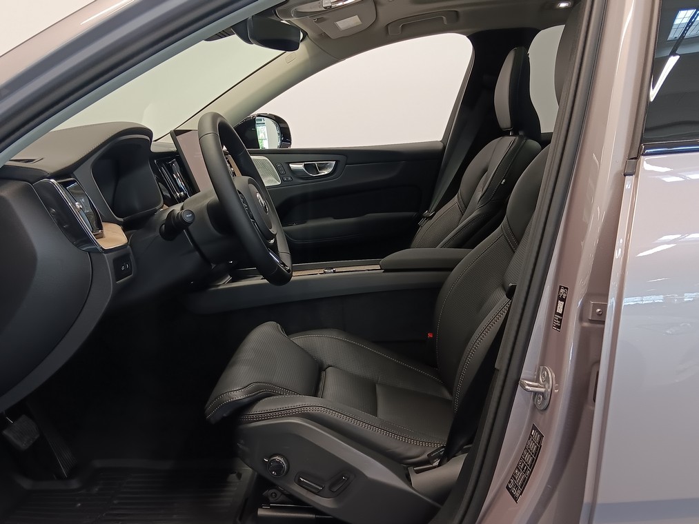Volvo XC60 T8 AWD LONG RANGE HIGH PERFORMANCE ULTRA DARK