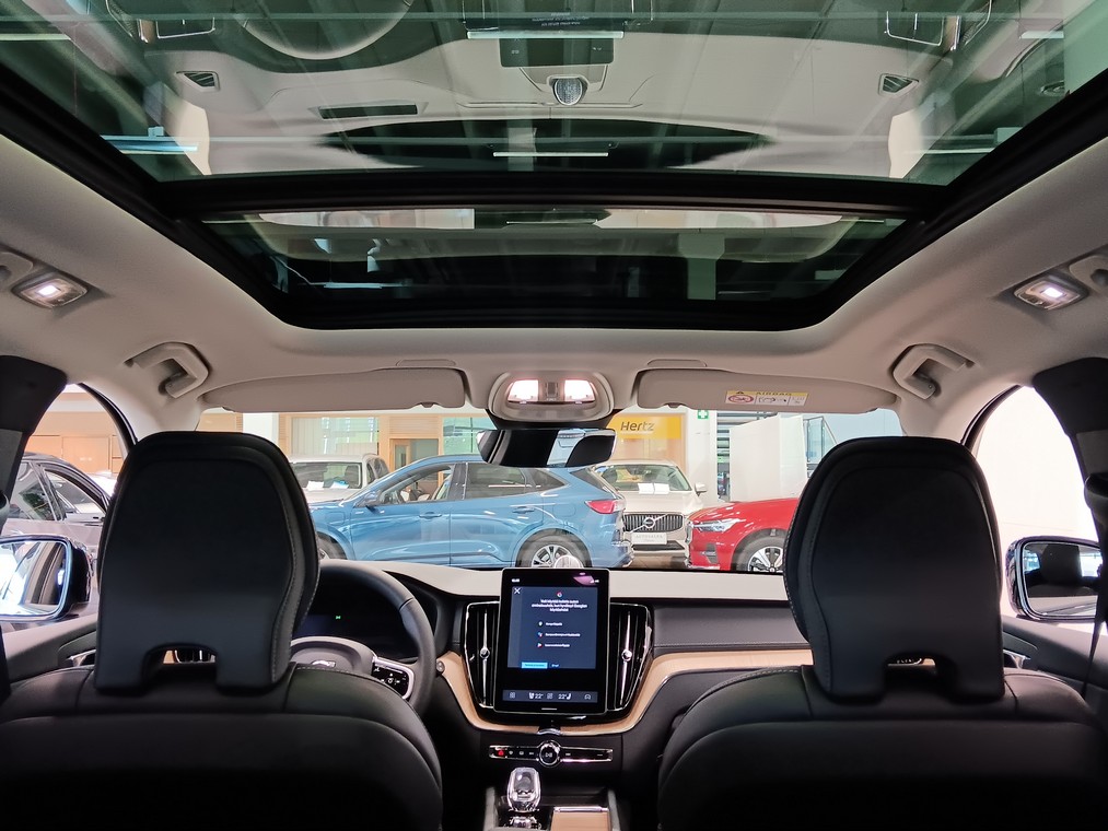 Volvo XC60 T8 AWD LONG RANGE HIGH PERFORMANCE ULTRA DARK