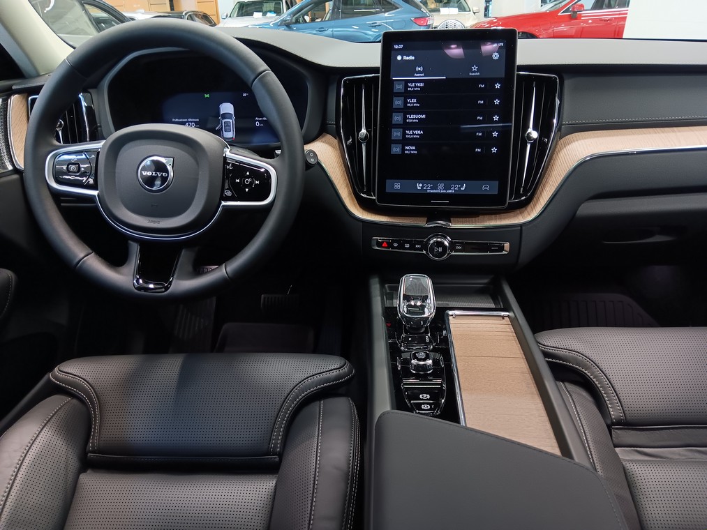 Volvo XC60 T8 AWD LONG RANGE HIGH PERFORMANCE ULTRA DARK