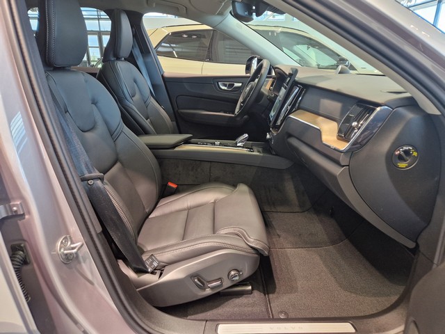 Volvo XC60 T8 AWD LONG RANGE HIGH PERFORMANCE ULTRA DARK