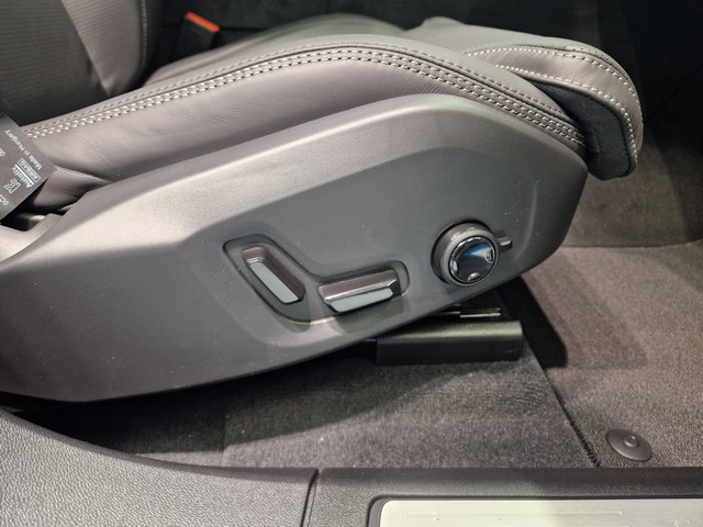 Volvo XC60 T8 AWD LONG RANGE HIGH PERFORMANCE ULTRA DARK