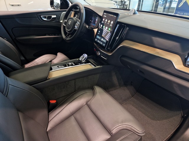 Volvo XC60 T8 AWD LONG RANGE HIGH PERFORMANCE ULTRA DARK