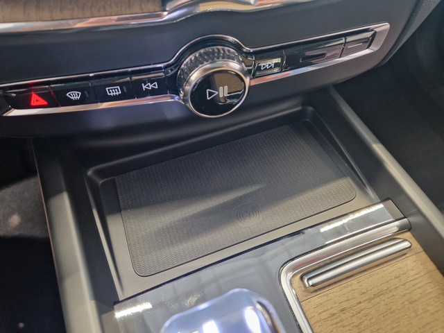 Volvo XC60 T8 AWD LONG RANGE HIGH PERFORMANCE ULTRA DARK