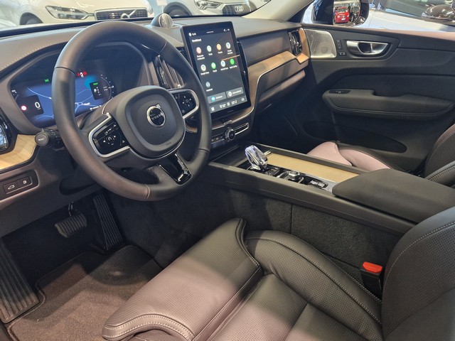 Volvo XC60 T8 AWD LONG RANGE HIGH PERFORMANCE ULTRA DARK