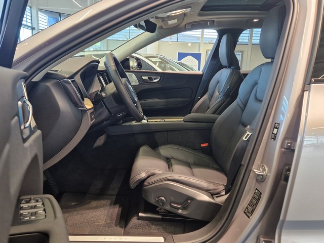 Volvo XC60 T8 AWD LONG RANGE HIGH PERFORMANCE ULTRA DARK