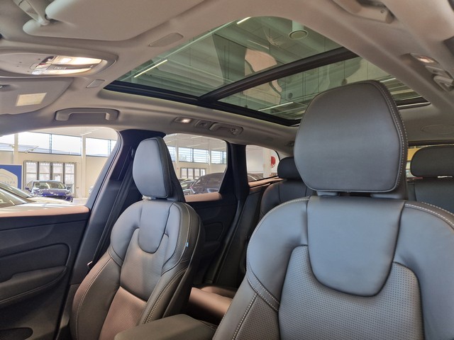 Volvo XC60 T8 AWD LONG RANGE HIGH PERFORMANCE ULTRA DARK