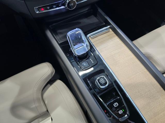 Volvo XC60 T8 AWD LONG RANGE ULTRA DARK.
