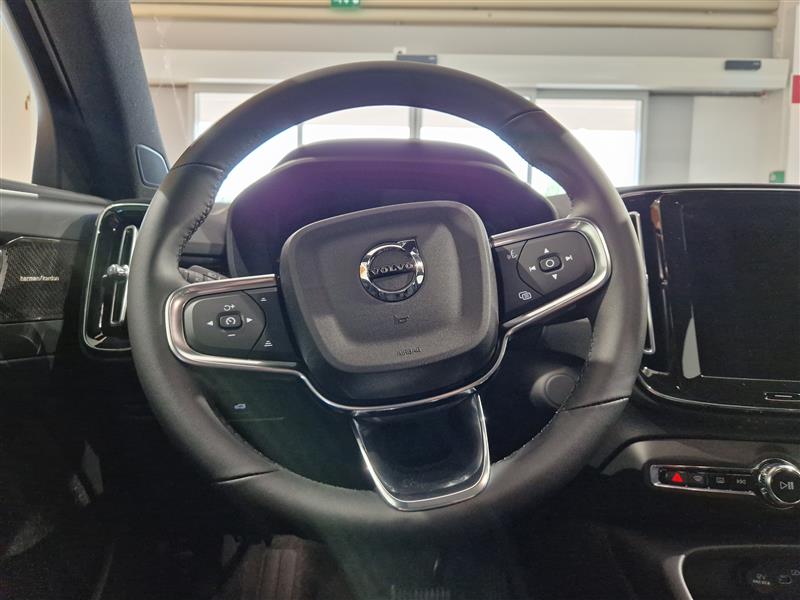 Volvo EC40 TWIN PERFORMANCE ULTRA LIMITED BLACK EDITION.