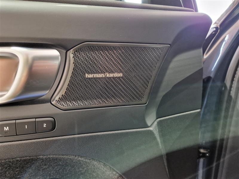 Volvo EC40 TWIN PERFORMANCE ULTRA LIMITED BLACK EDITION.